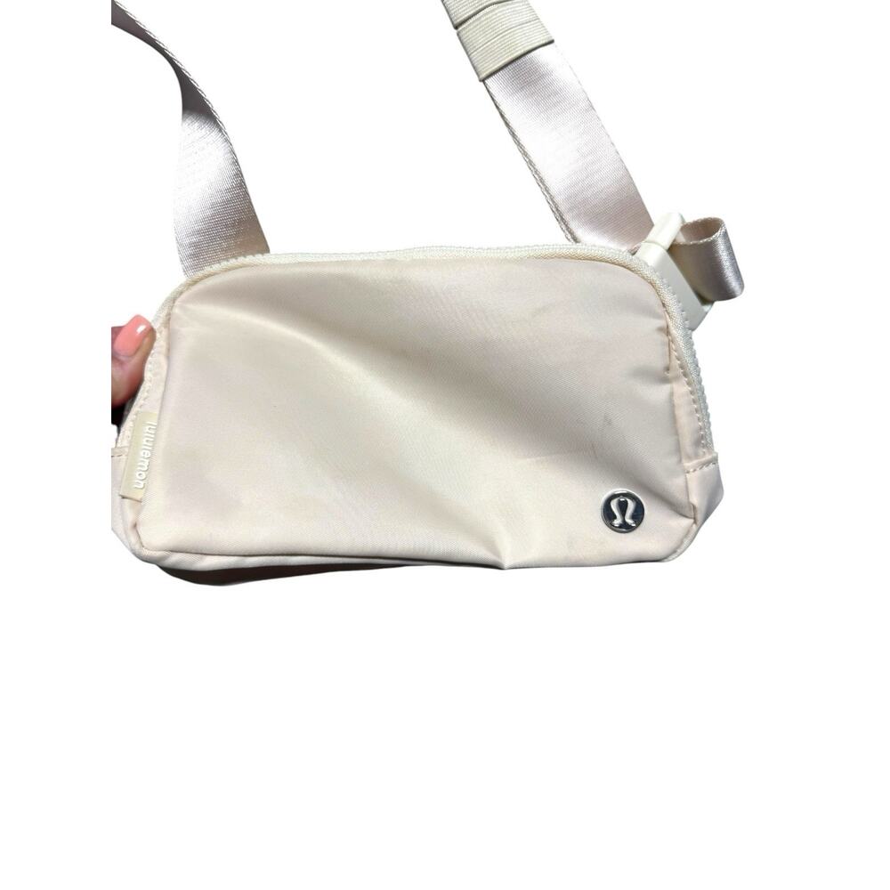 Lululemon Everywhere Belt Bag 1L White Opal - Picture 10 of 16